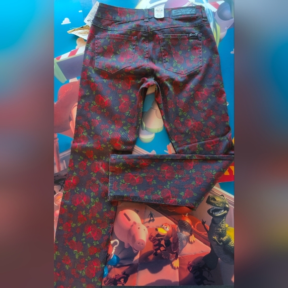 7 seven for all Making contour in Rogue roses🌹print skinny jeans Girls size 6P - Picture 2 of 5